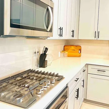 Family-friendly Urban Retreat: Experience The Comfort Of This Inviting Apartment, Perfect For Families. Appartamento *