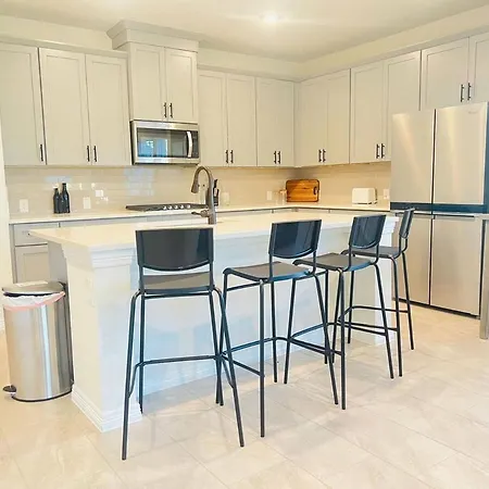 Family-friendly Urban Retreat: Experience The Comfort Of This Inviting Apartment, Perfect For Families. Appartamento